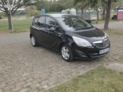 Używany Opel Meriva Edition 101 KM (74 kW) 2011 Czarny Minivan