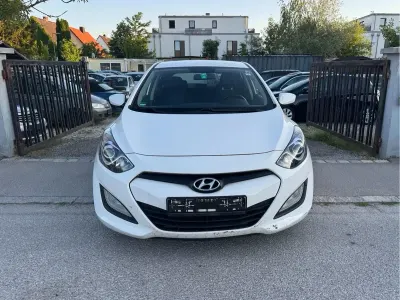 Gebraucht Hyundai i30 110 PS (80 kW) 2014 Weiß Kleinwagen