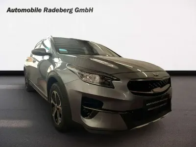 Gebraucht Kia XCeed Spirit 105 PS (77 kW) 2020 (css) lunarsilber met. SUV