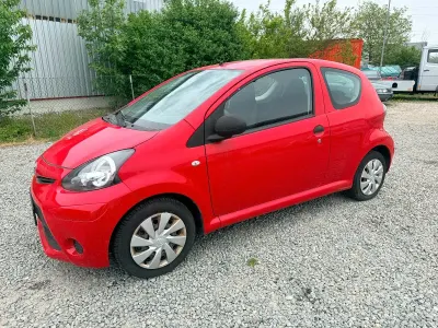 Gebraucht Toyota Aygo 68 PS (50 kW) 2017 Rot Kleinwagen