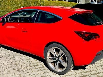 Second-hand Opel Astra GTC Sport 190 CP (139 kW) 2011 Roșu Coupe
