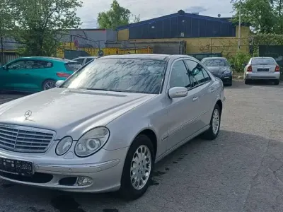 Gebraucht Mercedes E320 Avantgarde 224 PS (164 kW) 2003 Silber Limousine