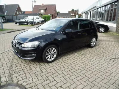 Gebraucht VW Golf VII LOUNGE 110 PS (80 kW) 2015 Deep black perleffekt Limousine