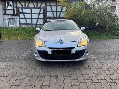 Silber Gebraucht 2009 Renault Mégane III Dynamique Kleinwagen | 2.399 €