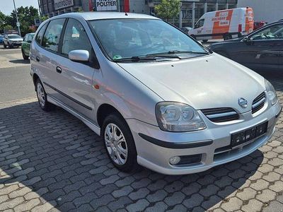 Nissan Almera Tino