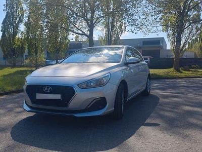 Usado Hyundai i30 Select 99 HP (72 kW) 2019 Cinzento Sedan