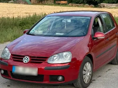 Gebraucht VW Golf V 104 PS (76 kW) 2004 Rot Kleinwagen