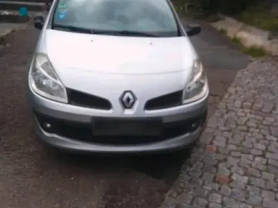 Gebraucht Renault Clio 85 PS (62 kW) 2005 Silber Kleinwagen