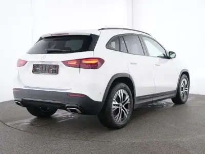 Gebraucht Mercedes GLA200 Night 163 PS (119 kW) 2025 Weiß SUV