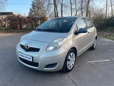 Gebraucht Toyota Yaris Cool 101 PS (74 kW) 2010 Silber Kleinwagen