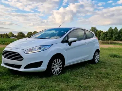 Gebraucht Ford Fiesta 60 PS (44 kW) 2015 Weiß Kleinwagen