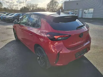 Gebraucht Opel Corsa 101 PS (74 kW) 2026 Lackierung peperoncino red typ Kleinwagen