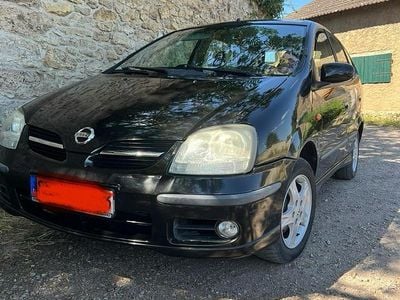 Nissan Almera Tino