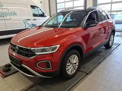 Second-hand VW T-Roc Life 110 CP (80 kW) 2022 Roșu SUV