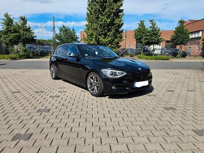 Schwarz Gebraucht 2011 BMW 118 Urban Line Kleinwagen | 8.700 € (Fairer Preis)