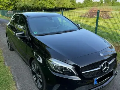 Gebraucht Mercedes A180 Night 122 PS (89 kW) 2016 Schwarz Limousine