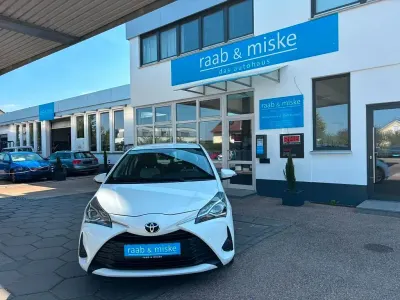 Gebraucht Toyota Yaris Comfort 69 PS (50 kW) 2019 Weiß Limousine