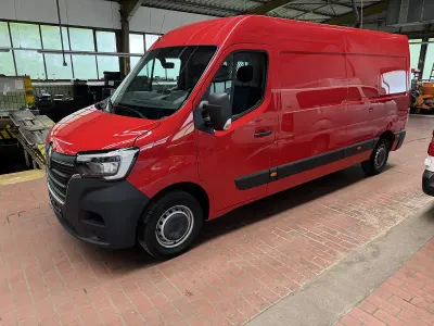 Używany Renault Master 135 KM (99 kW) 2022 Czerwony Minivan