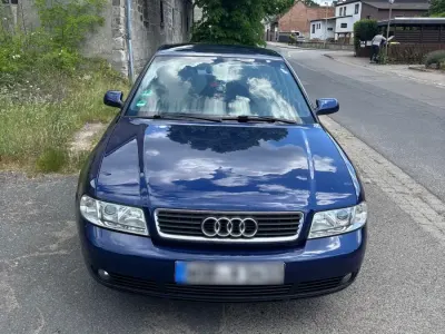 Gebraucht Audi A4 101 PS (74 kW) 1999 Blau Kleinwagen