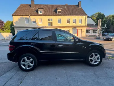 Gebraucht Mercedes ML320 224 PS (164 kW) 2005 Schwarz SUV
