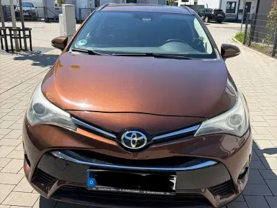 Gebraucht Toyota Avensis 143 PS (105 kW) 2016 Braun Kombi