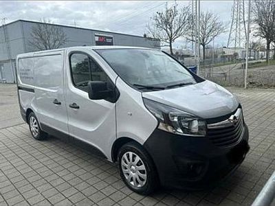 Silber Gebraucht 2015 Opel Vivaro Van / Kleinbus | 3.300 € (Fairer Preis)