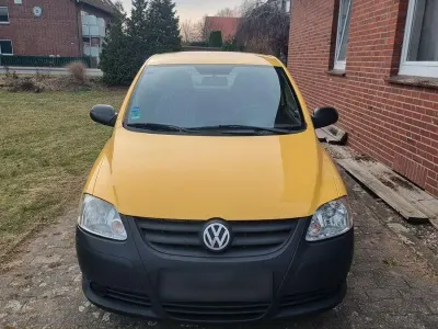 Gebraucht VW Fox 54 PS (39 kW) 2009 Gelb Kleinwagen
