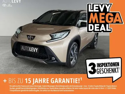 Gebraucht Toyota Aygo X X-plore 72 PS (52 kW) 2023 Ginger beige metallic/ night sky black SUV