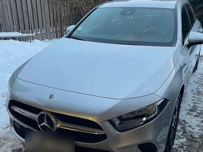 Gebraucht Mercedes A180 116 PS (85 kW) 2022 Silber Kleinwagen