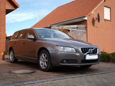 Gebraucht Volvo V70 Momentum 163 PS (119 kW) 2011 Braun Kombi