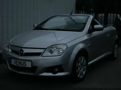 Gebraucht Opel Tigra Basis 90 PS (66 kW) 2006 Starsilber iii m2 Cabrio