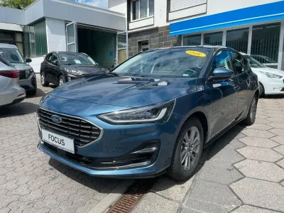 Gebraucht Ford Focus Titanium 125 PS (91 kW) 2024 Blau Limousine