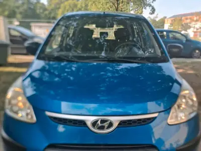 Gebraucht Hyundai i10 70 PS (51 kW) 2010 Blau Kleinwagen