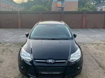 Gebraucht Ford Focus SYNC Edition 125 PS (91 kW) 2014 Schwarz Limousine