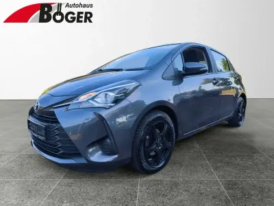 Gebraucht Toyota Yaris Comfort 72 PS (52 kW) 2018 Grey metallic Kleinwagen
