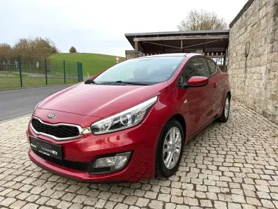 Używany Kia Ceed Platinum Edition 135 KM (99 kW) 2013 Czerwony Hatchback