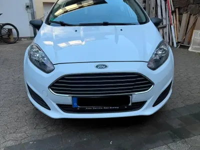 Gebraucht Ford Fiesta 60 PS (44 kW) 2014 Weiß Kleinwagen