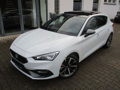 Weiß Gebraucht 2024 Seat Leon FR Limousine | 27.850 € (Guter Preis)