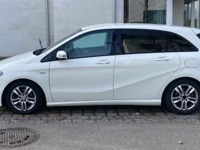 Używany Mercedes B200 136 KM (100 kW) 2011 Biały Minivan