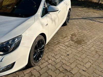 Gebraucht Opel Astra 179 PS (131 kW) 2012 Weiß Kombi