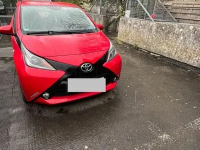 Gebraucht Toyota Aygo 69 PS (50 kW) 2016 Rot Kleinwagen