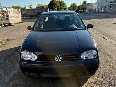 Schwarz Gebraucht 2002 VW Golf Limousine | 1.850 € (Fairer Preis)