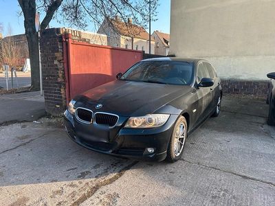 Gebraucht BMW 318 143 PS (105 kW) 2012 Schwarz Limousine