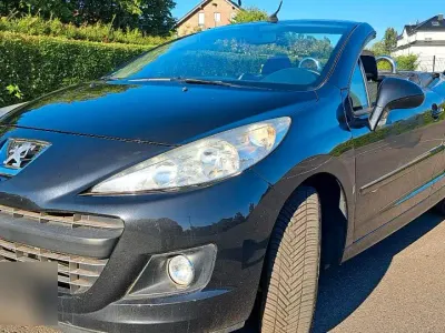 Gebraucht Peugeot 207 CC 120 PS (88 kW) 2011 Schwarz Cabrio