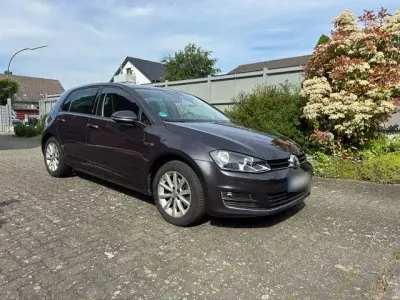 Gebraucht VW Golf VII LOUNGE 110 PS (80 kW) 2015 Grau Limousine