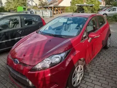 Gebraucht Ford Fiesta Trend 82 PS (60 kW) 2009 Rot Limousine