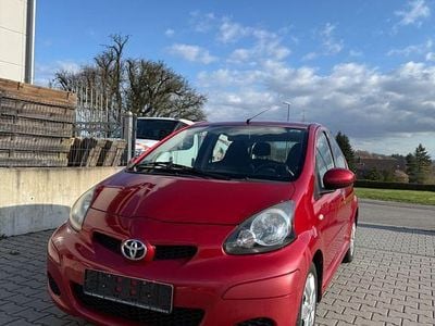 Gebraucht Toyota Aygo 68 PS (50 kW) 2010 Rot Kleinwagen