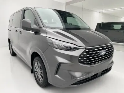 Gebraucht Ford Tourneo Titanium 150 PS (110 kW) 2025 Grau Van / Kleinbus