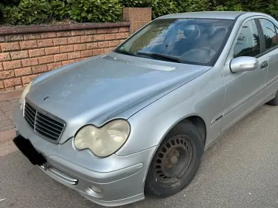 Second-hand Mercedes C200 136 CP (100 kW) 2005 Argintiu Berlinǎ