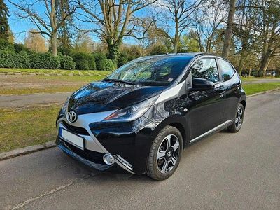Gebraucht Toyota Aygo X-clusiv 69 PS (50 kW) 2014 Schwarz Kleinwagen